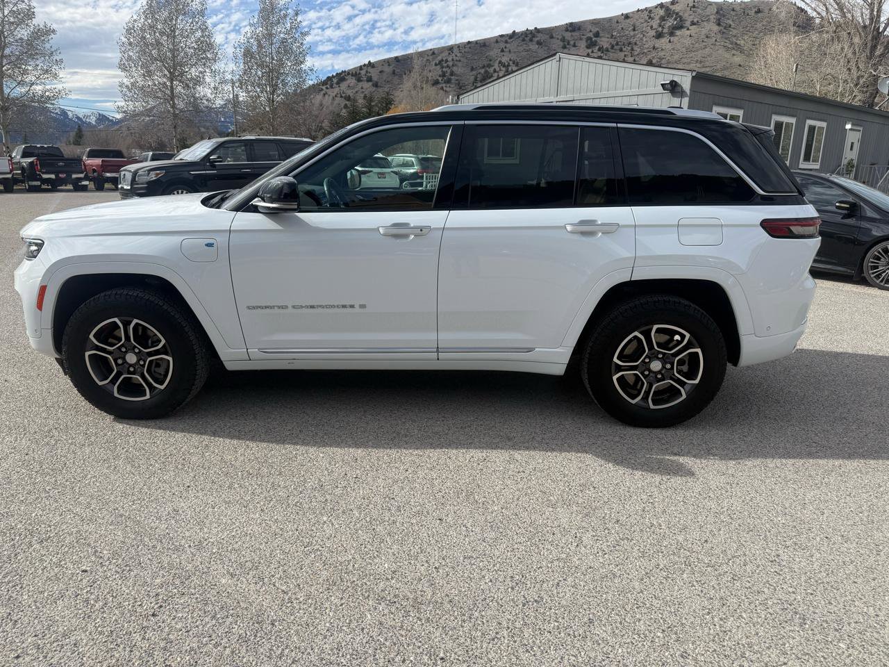 Used 2022 Jeep Grand Cherokee Summit image 2