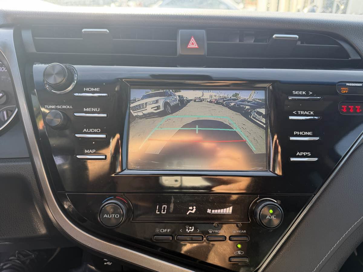 Used 2019 Toyota Camry SE FWD image 12