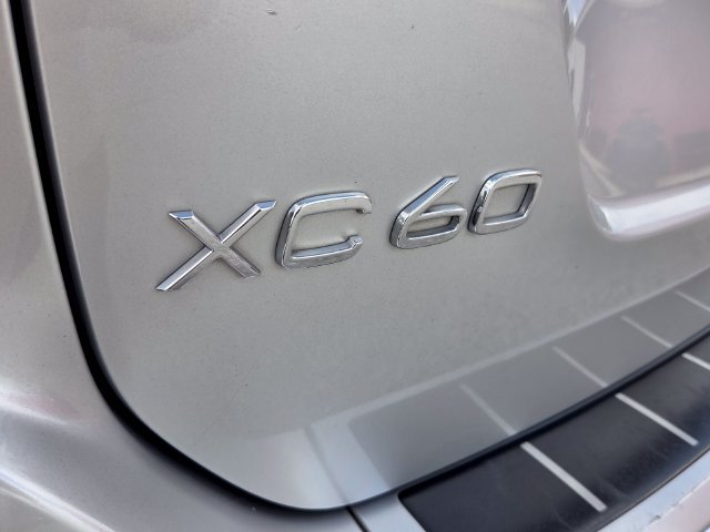 Used 2015 Volvo XC60 T5 Platinum w/ Inscription Package FWD image 13