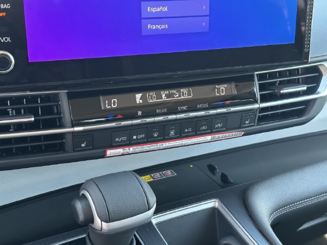 Used 2026 Toyota Sienna XLE FWD image 18