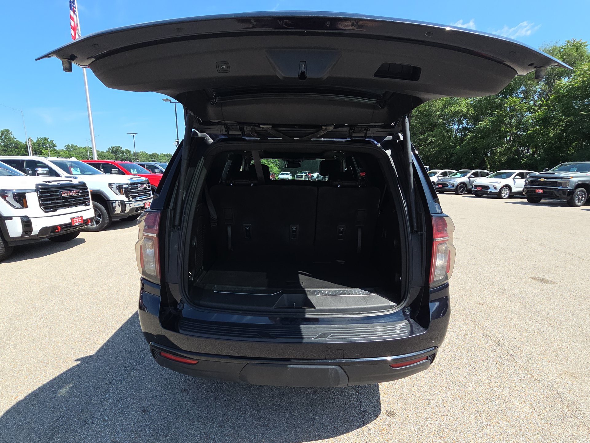 Used 2023 Chevrolet Tahoe Z71 AWD/4WD image 33