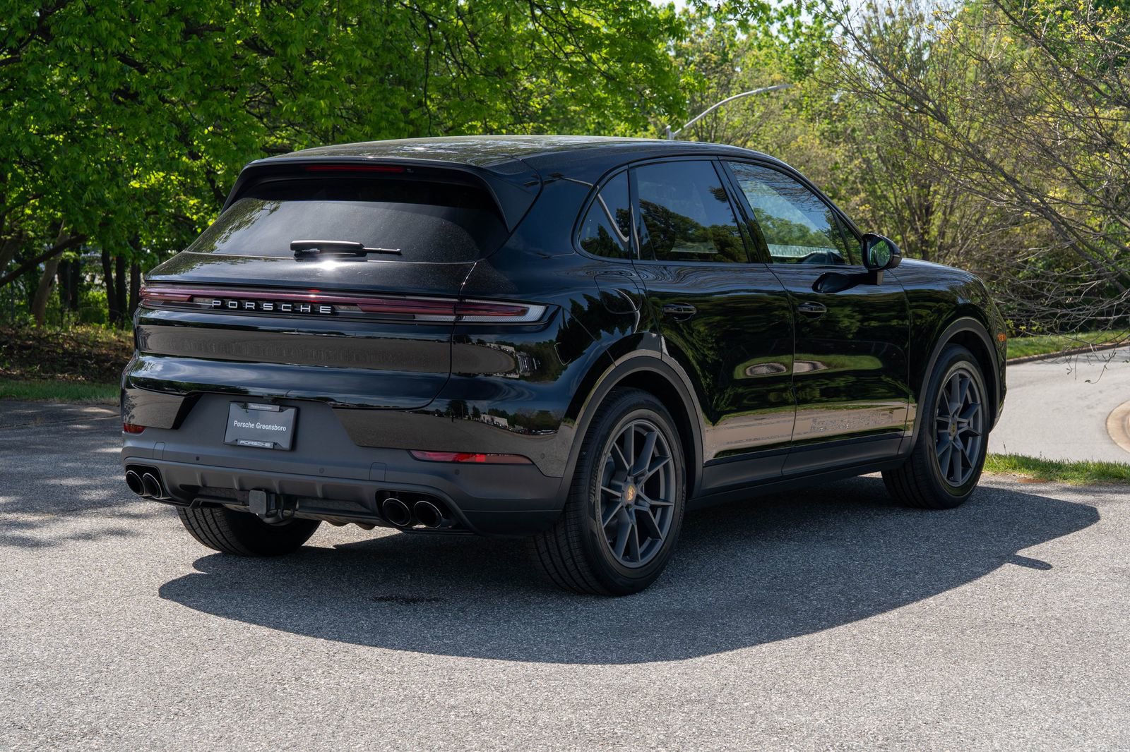 Certified 2024 Porsche Cayenne w/ Premium Package Plus (PFM) AWD/4WD image 7
