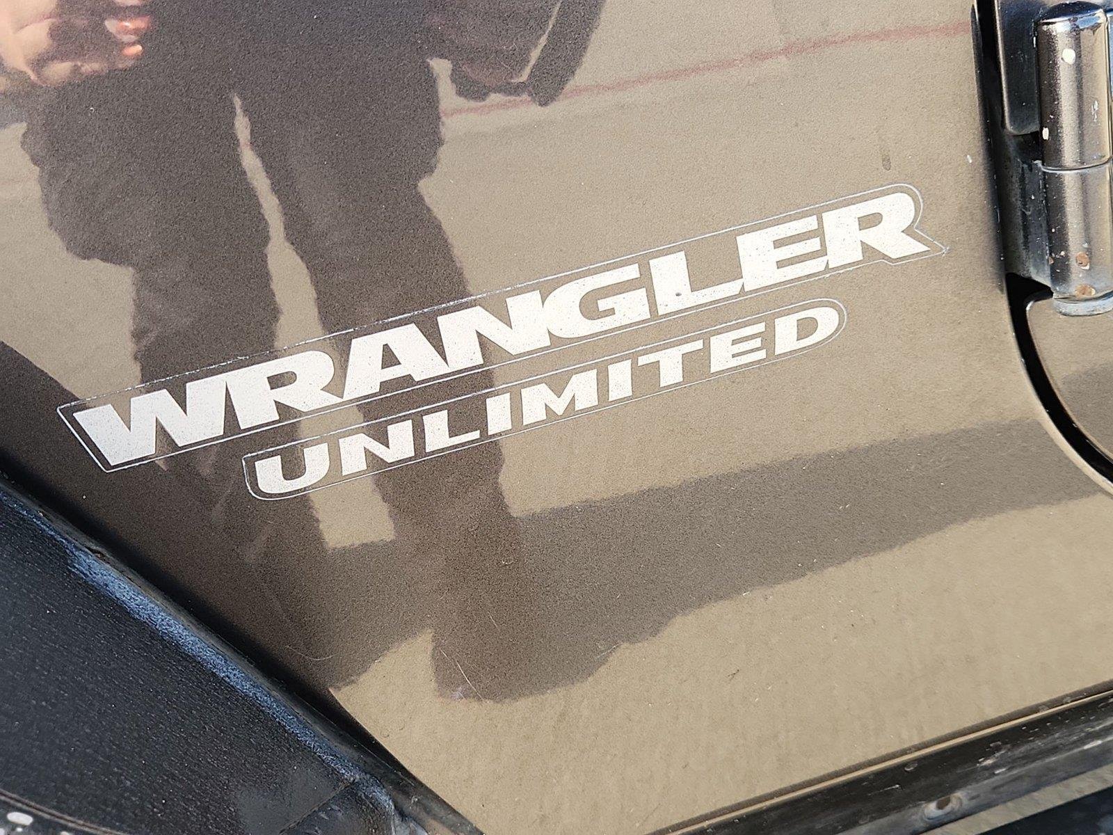 Used 2017 Jeep Wrangler Unlimited Rubicon w/ Connectivity Group AWD/4WD image 28