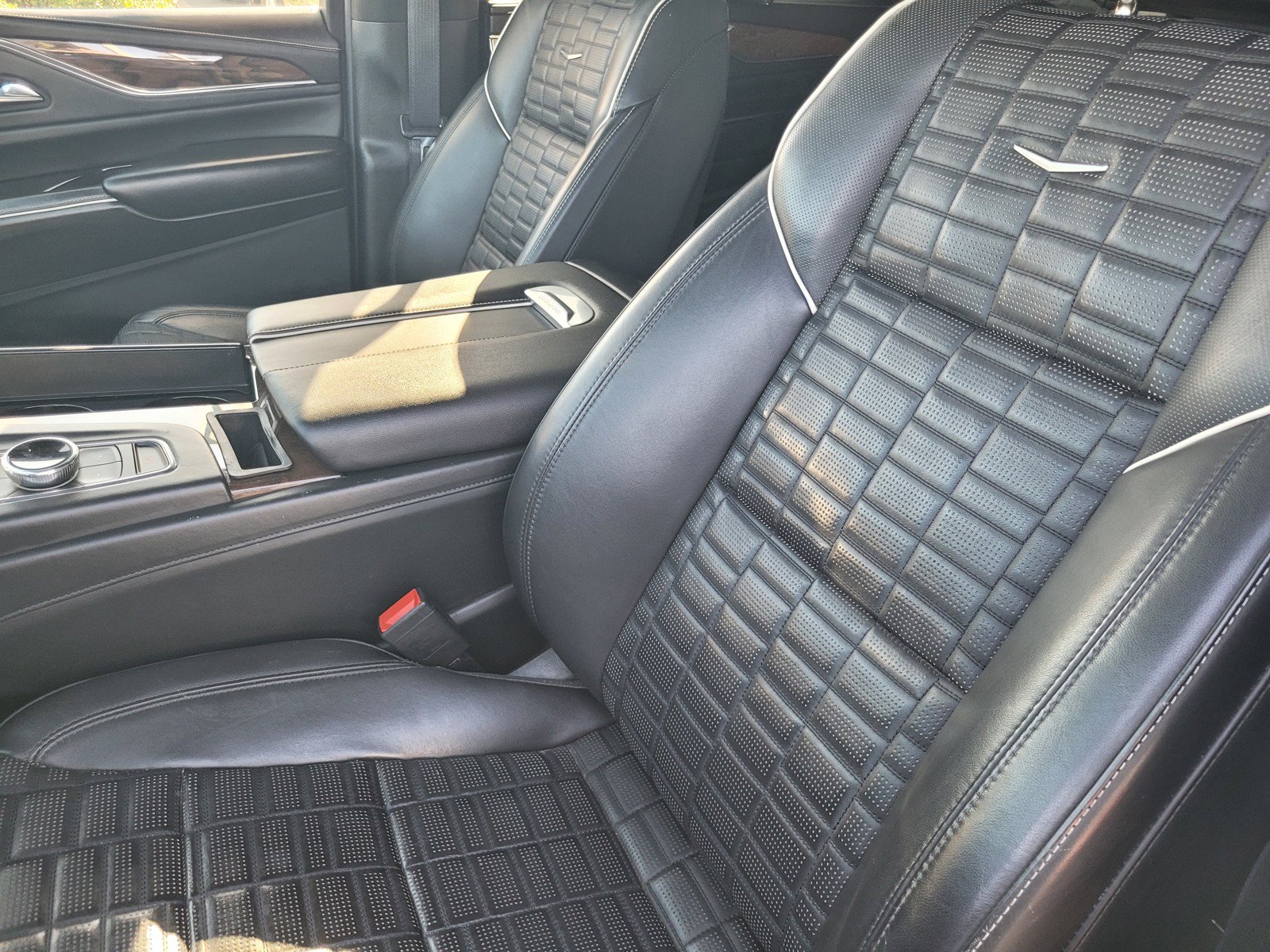 Used 2021 Cadillac Escalade Premium Luxury Platinum AWD/4WD image 9