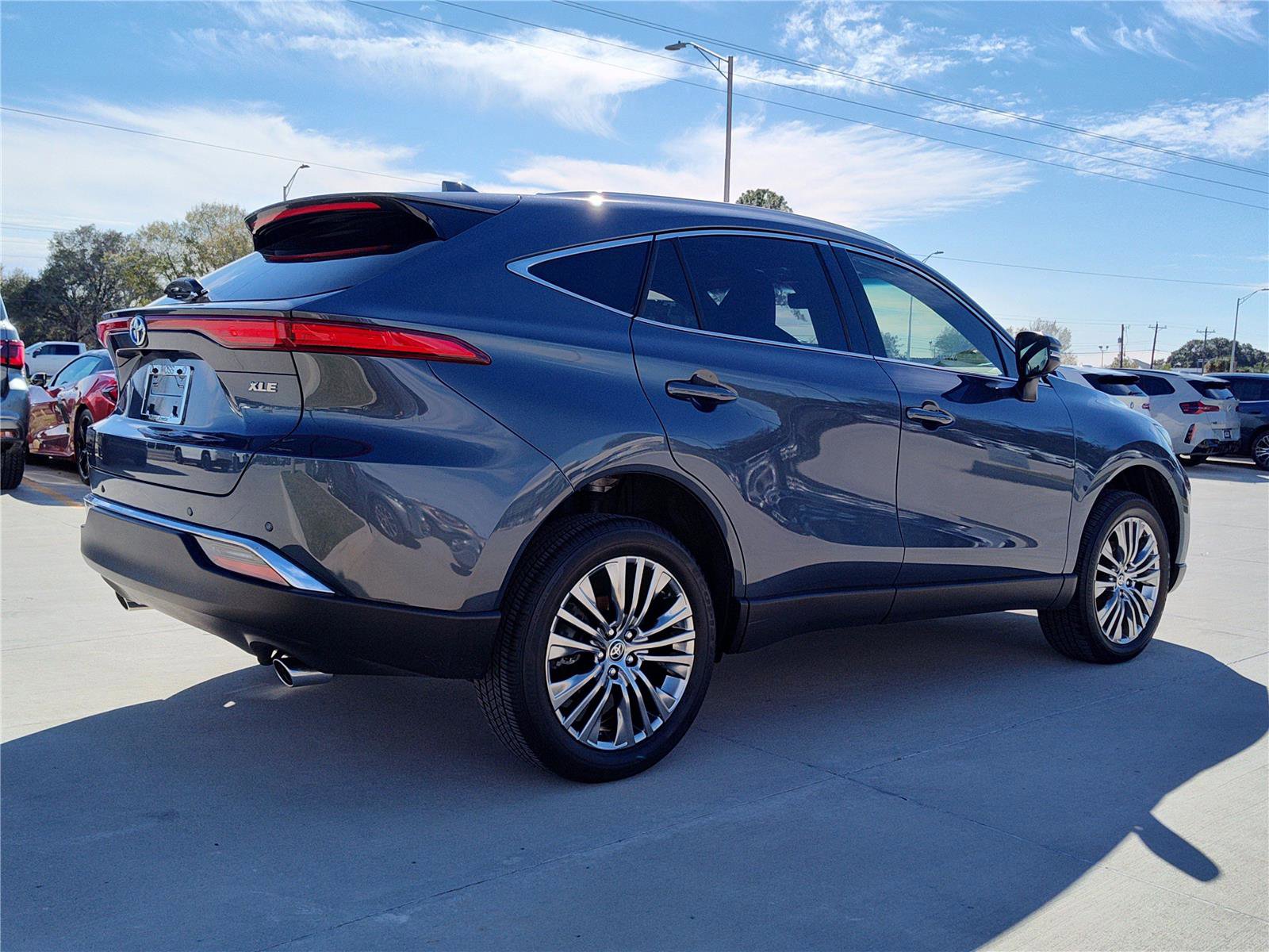 Used 2024 Toyota Venza XLE image 9