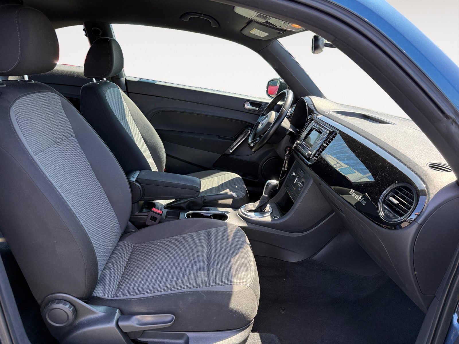 Used 2018 Volkswagen Beetle 2.0T Coast FWD image 19