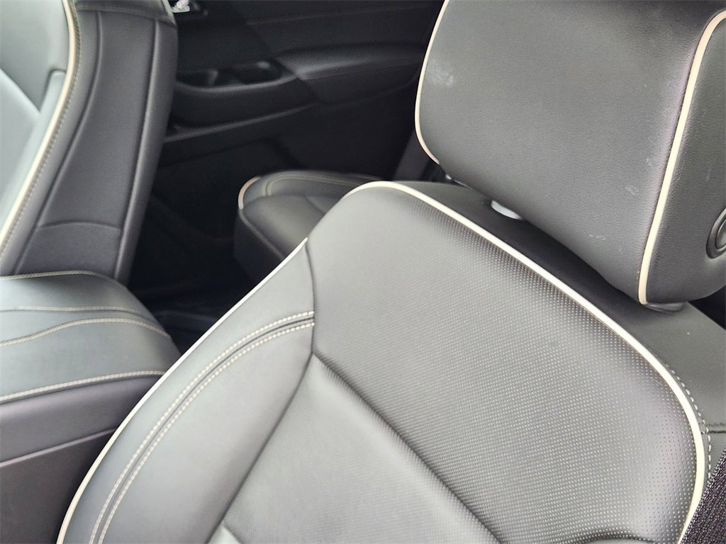 Used 2023 Chevrolet Traverse Premier image 16