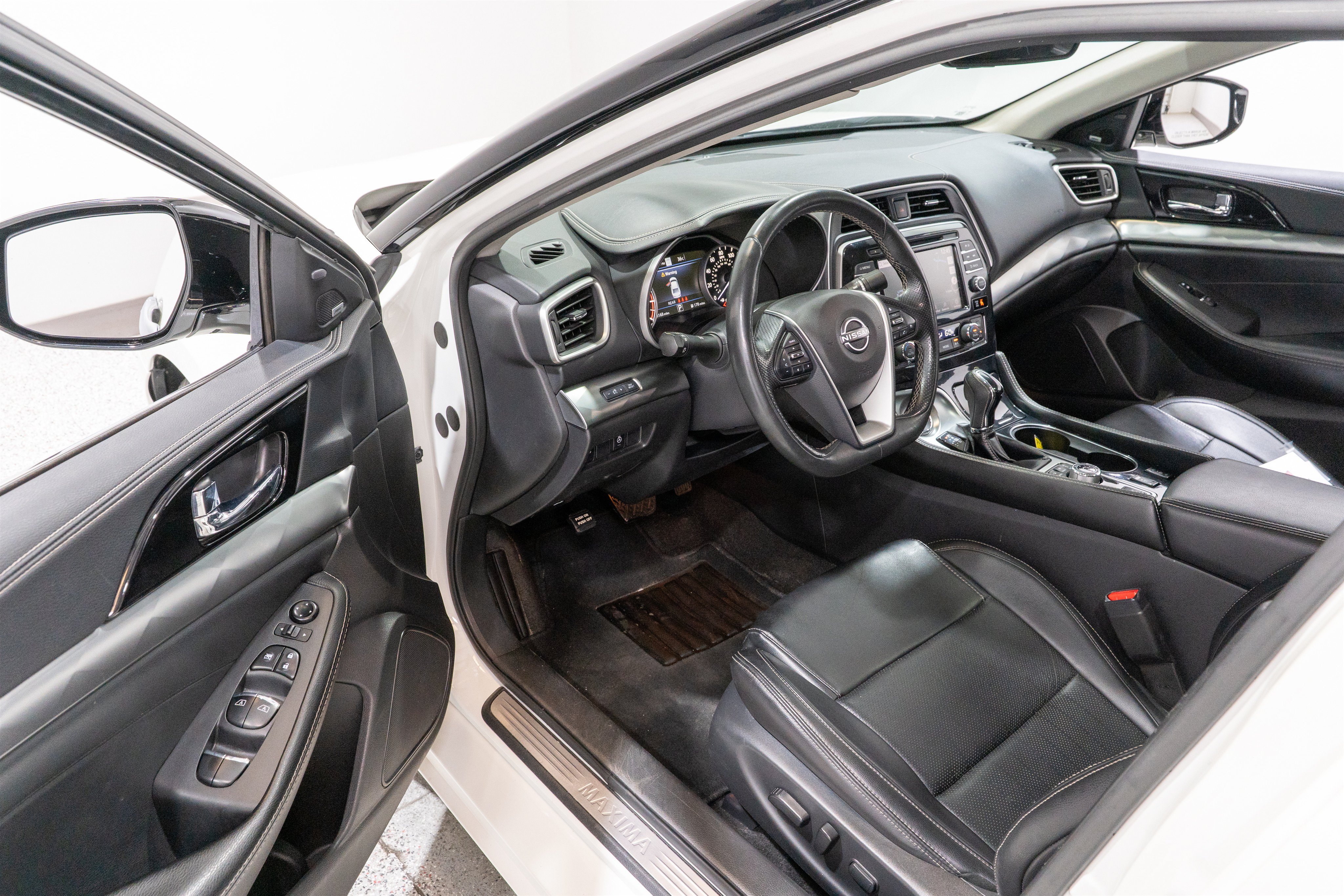 Used 2023 Nissan Maxima SL FWD image 12