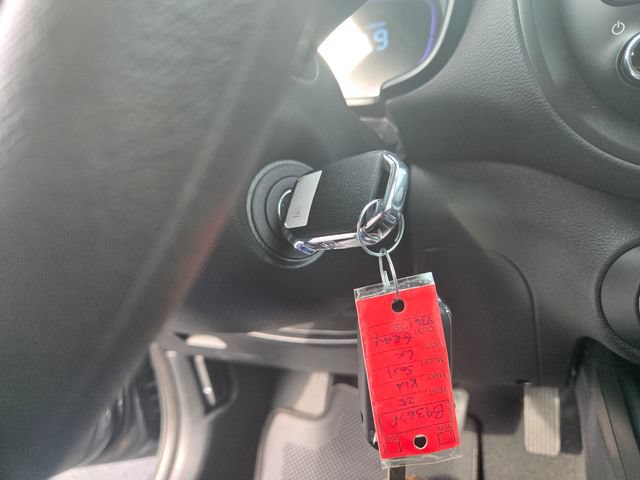 Used 2025 Kia Soul LX w/ LX Technology Package FWD image 18