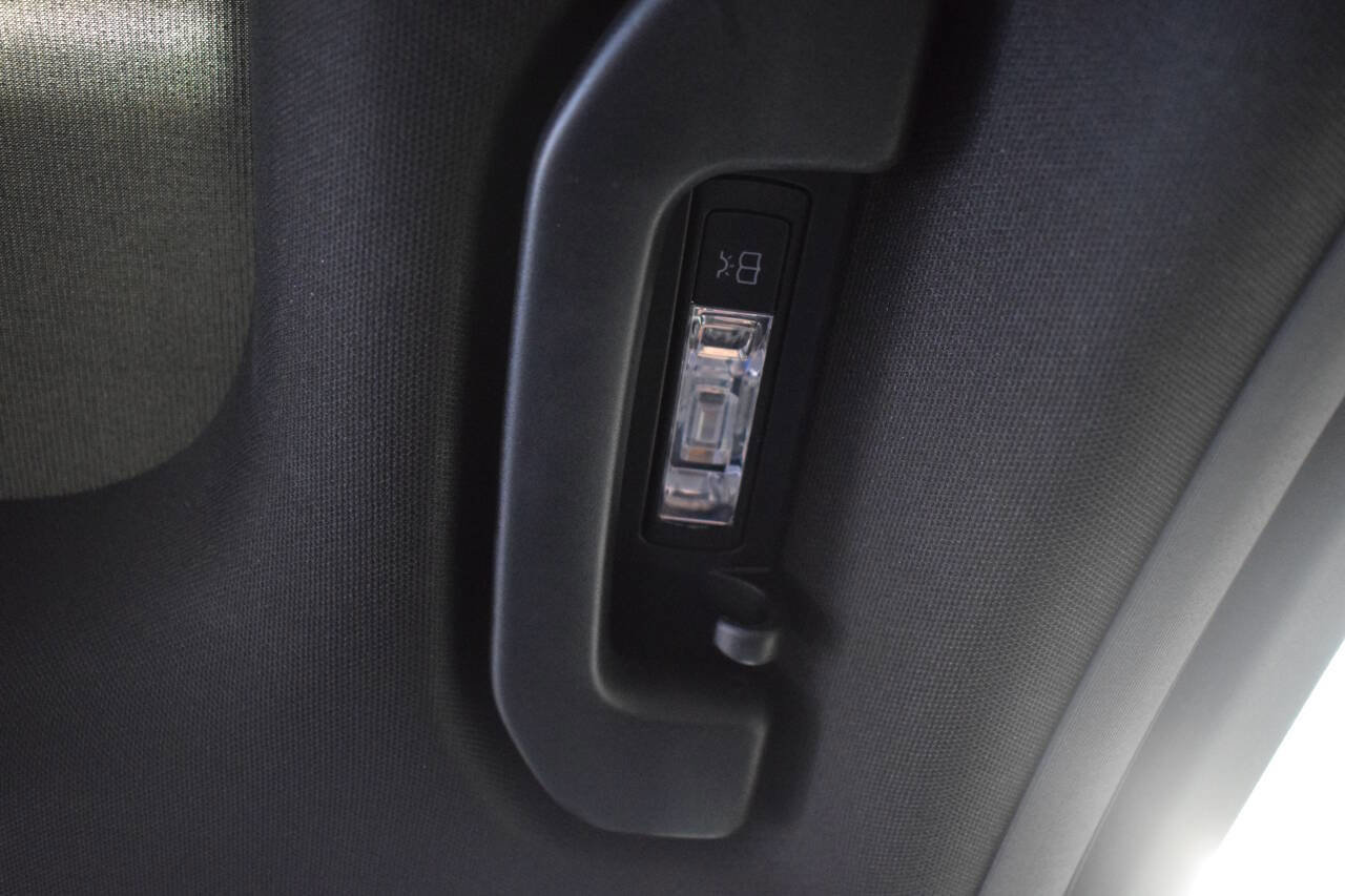Used 2015 Mercedes-Benz C 300 Sedan image 41