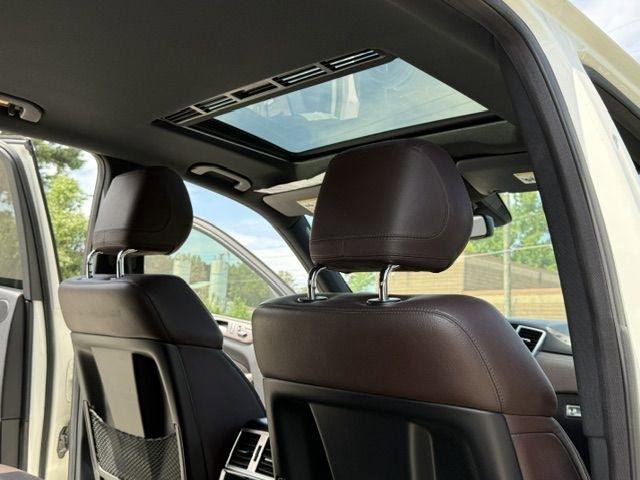 Used 2012 Mercedes-Benz ML 550 4MATIC image 30