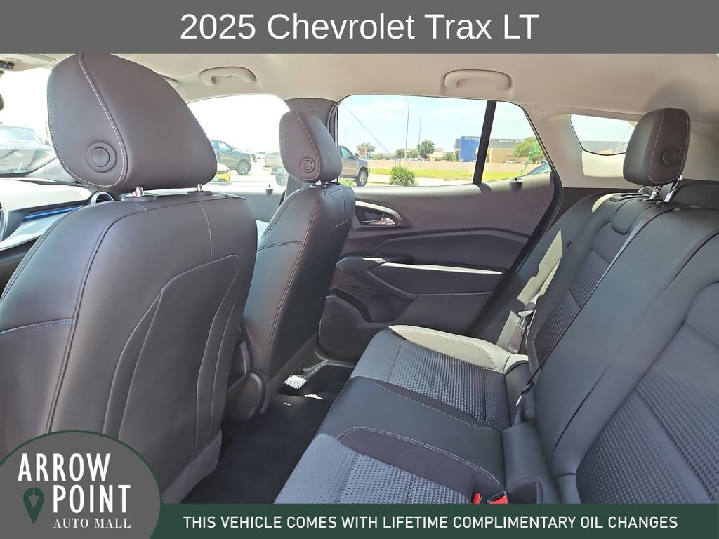Used 2025 Chevrolet Trax LT w/ LT Convenience Package FWD image 18