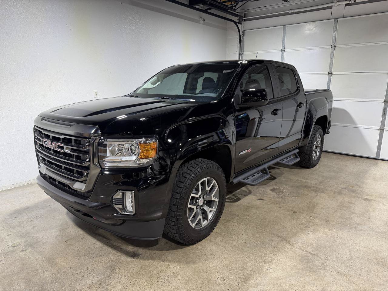Used 2022 GMC Canyon AT4 w/ Trailering Package AWD/4WD image 3