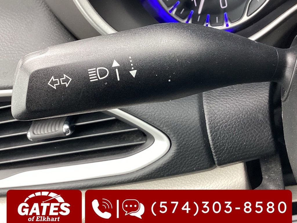 Used 2023 Chrysler Pacifica Touring-L FWD image 29
