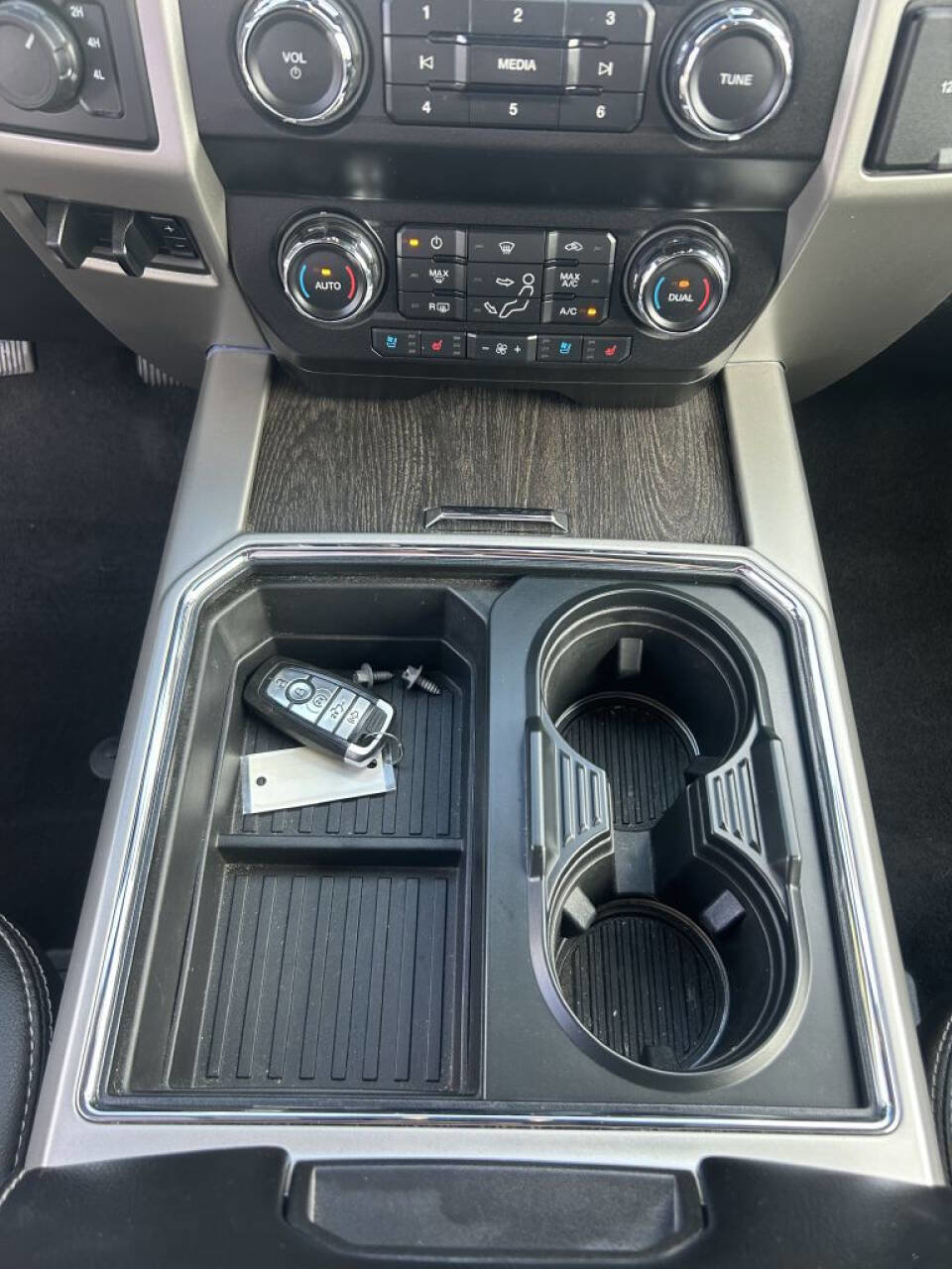 Used 2021 Ford F250 Lariat w/ Lariat Ultimate Package AWD/4WD image 32