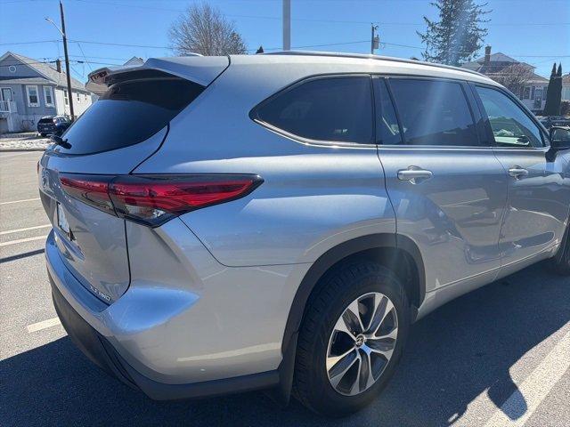 Used 2022 Toyota Highlander XLE image 4
