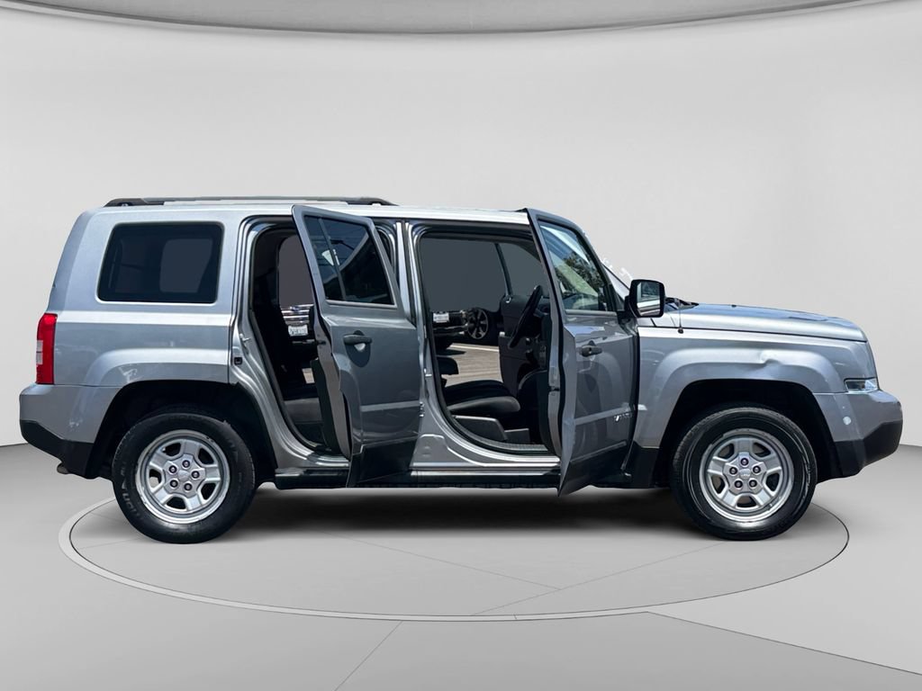 Used 2014 Jeep Patriot Sport FWD image 30