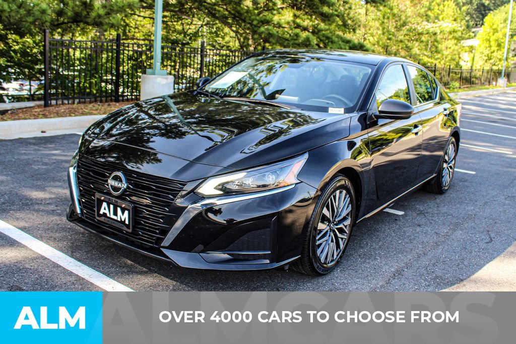 Used 2025 Nissan Altima 2.5 SV FWD image 3