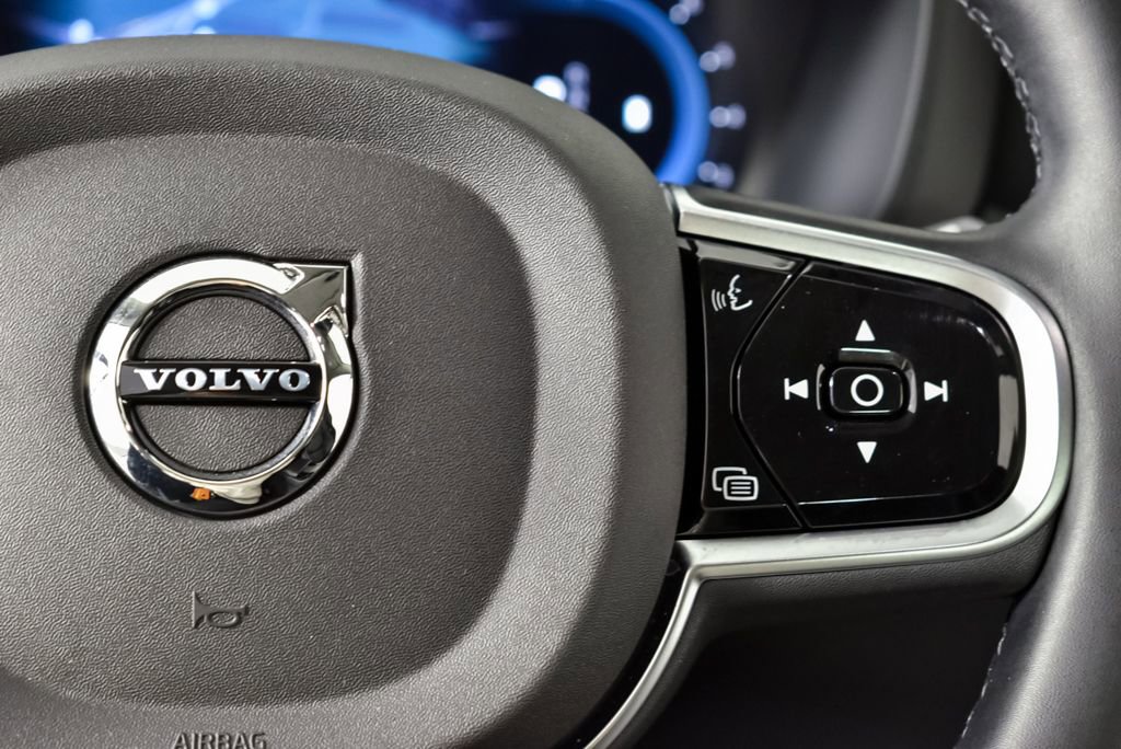 Certified 2025 Volvo XC60 B5 Plus image 12
