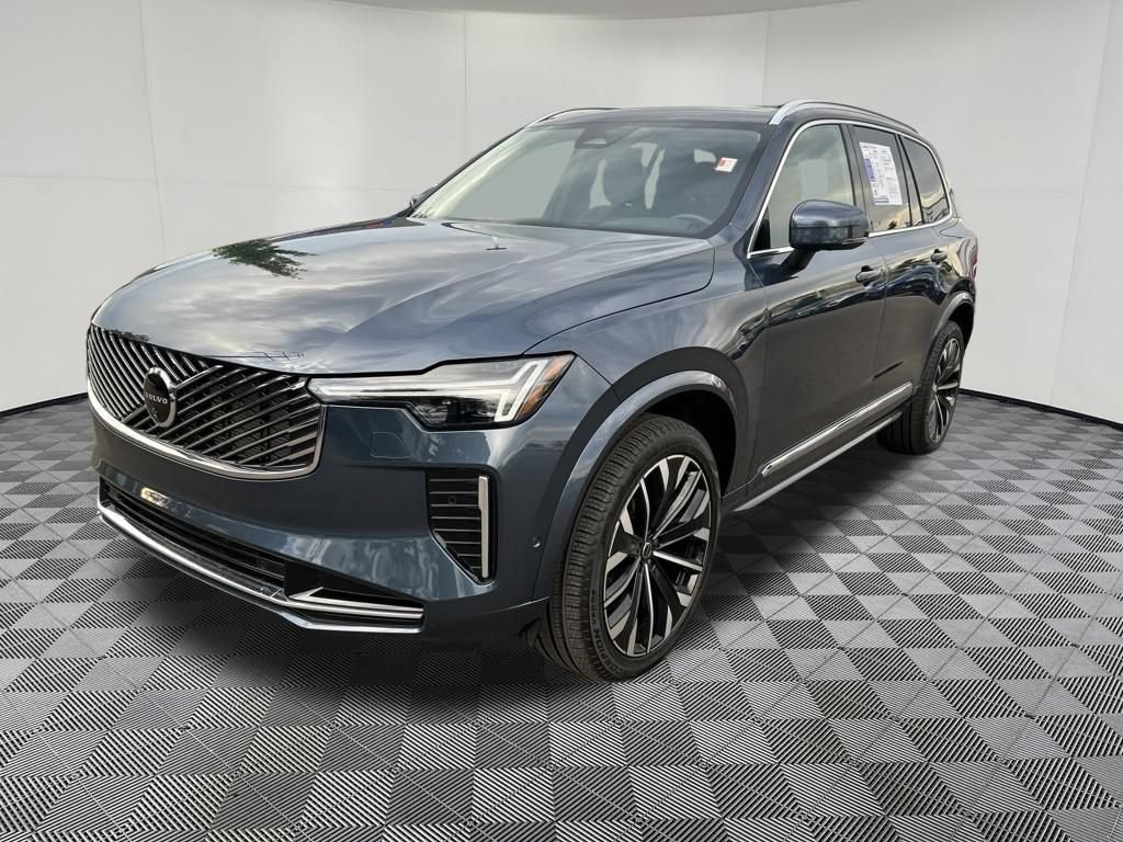 Used 2025 Volvo XC90 B6 Plus AWD/4WD image 3