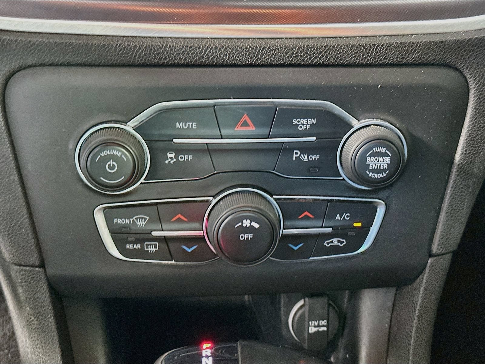 Used 2020 Dodge Charger SXT w/ Leather Interior Group RWD image 15