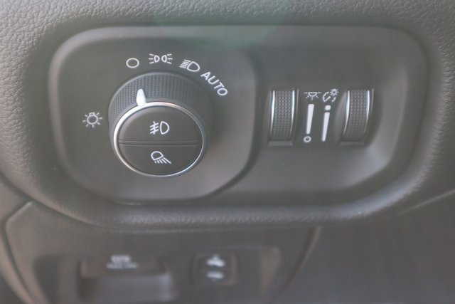 New 2026 RAM 1500 4x4 Crew Cab image 9