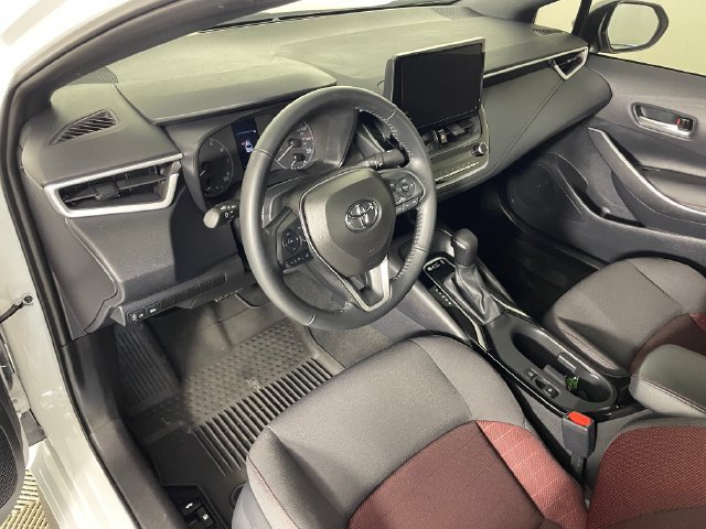 Used 2025 Toyota Corolla SE FWD image 3