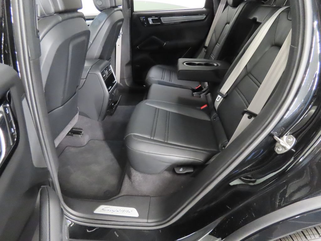 Certified 2023 Porsche Cayenne Coupe AWD/4WD image 45