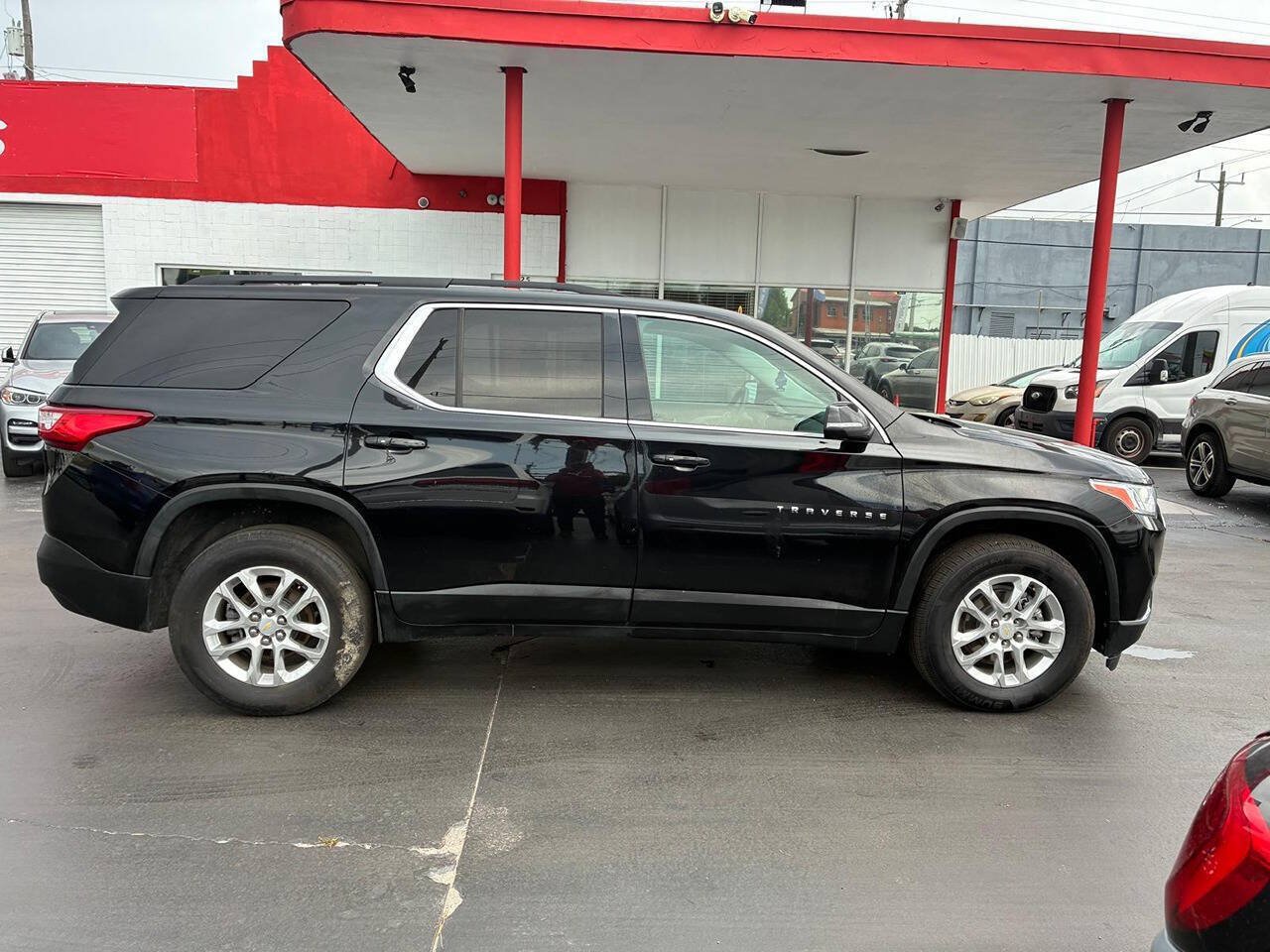 Used 2021 Chevrolet Traverse LT FWD image 5