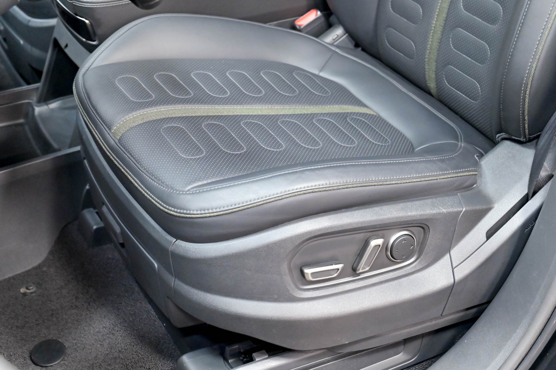 Used 2023 Rivian R1S Adventure AWD/4WD image 7