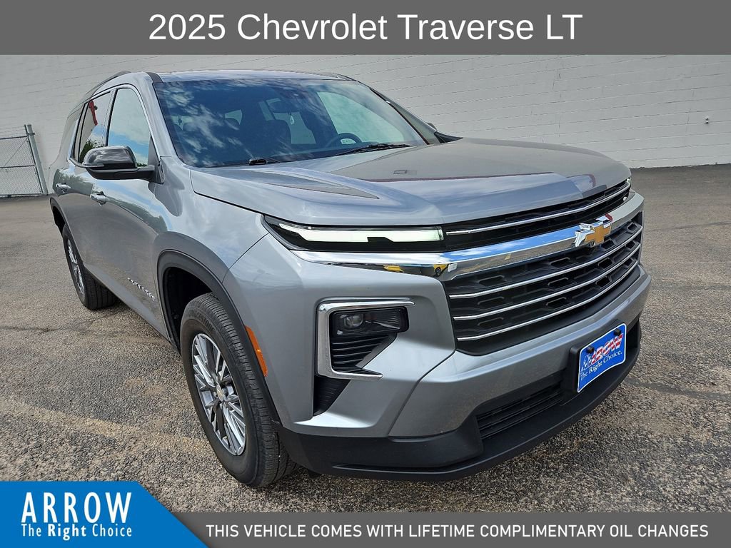 Used 2025 Chevrolet Traverse LT image 2