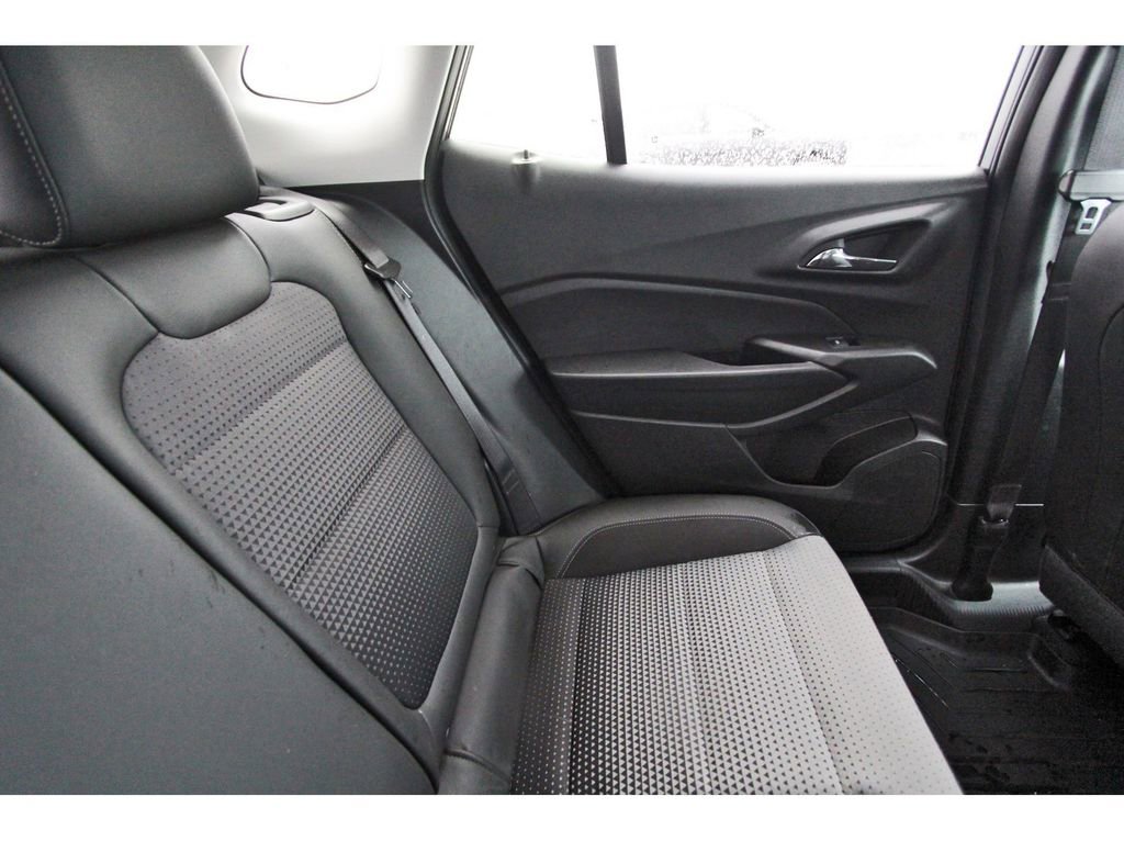 Used 2025 Chevrolet Trax LT w/ Driver Confidence Package image 11