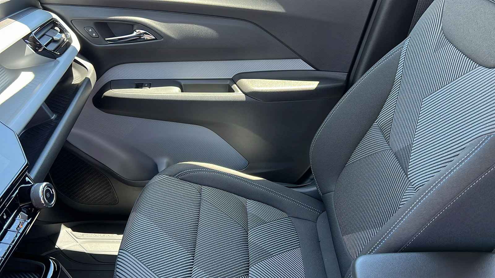 New 2027 Chevrolet Bolt LT w/ Comfort Package FWD image 19