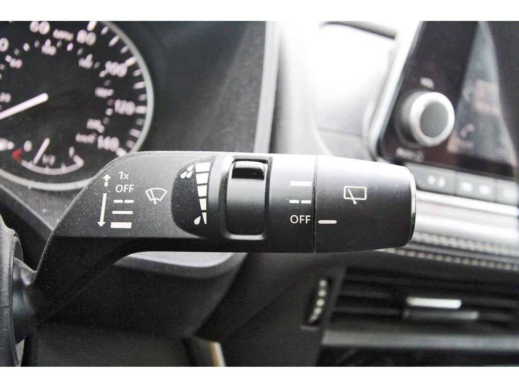 Used 2023 Nissan Rogue S image 10