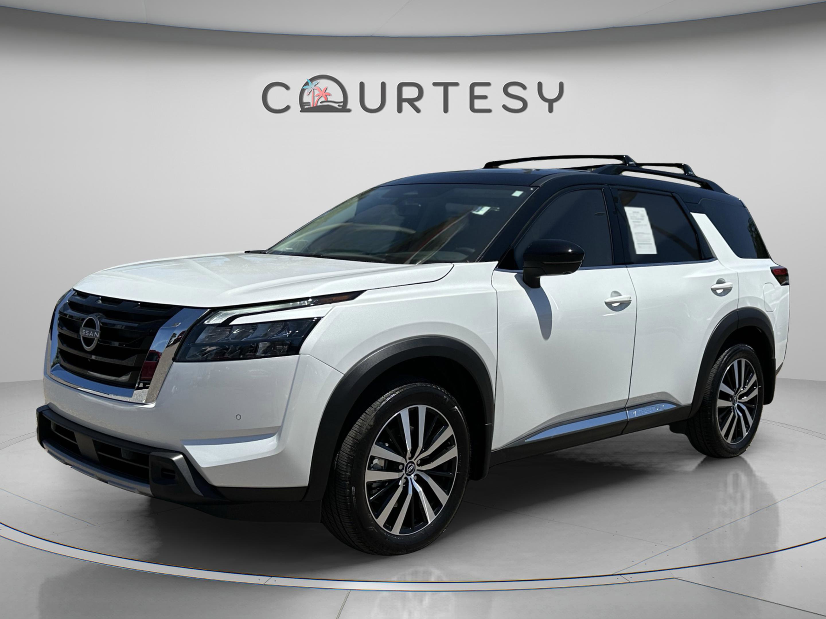 Certified 2025 Nissan Pathfinder Platinum w/ Cargo Package FWD image 1
