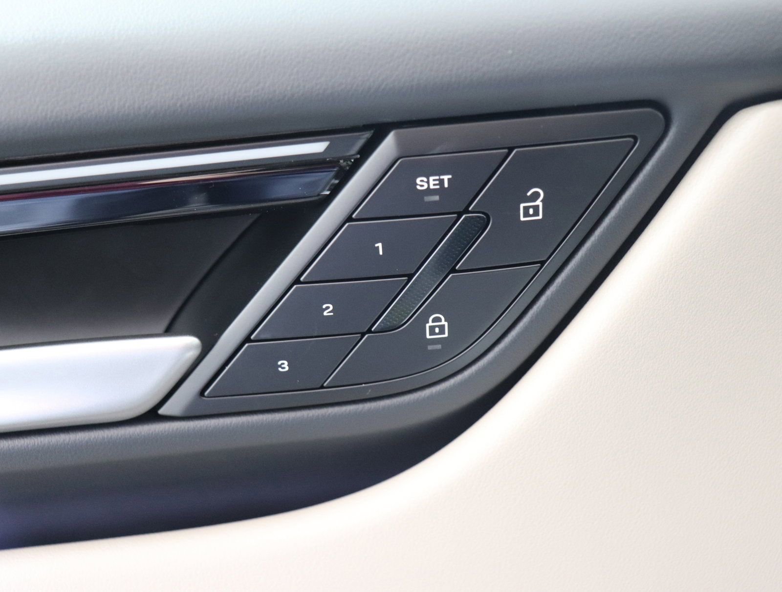 Used 2025 Porsche Macan 4S Electric image 31