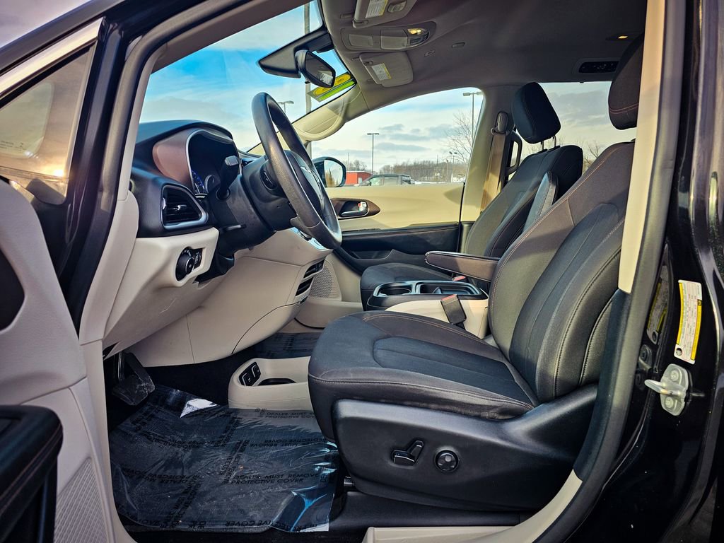 Used 2018 Chrysler Pacifica Touring Plus image 12