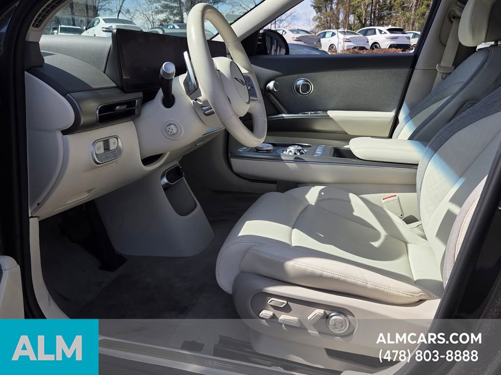 Used 2025 Genesis GV60 RWD image 4