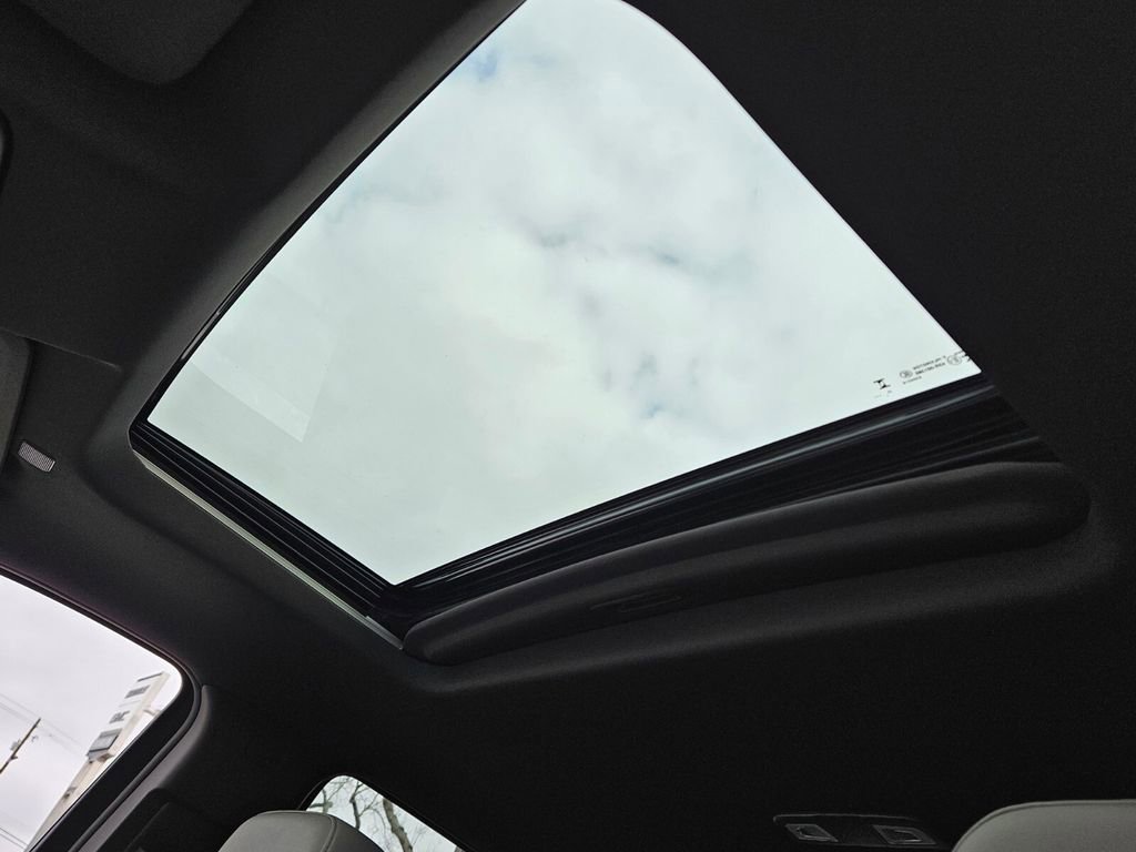 New 2026 GMC Sierra 1500 SLT image 18