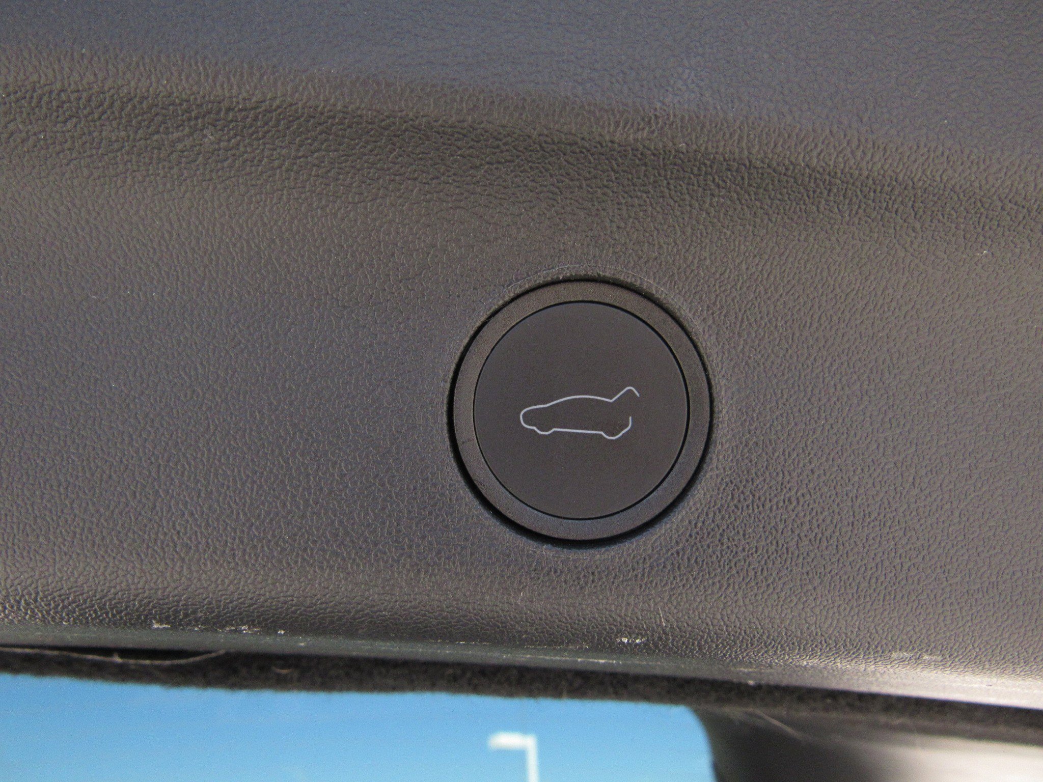 Used 2024 Tesla Model Y 2WD image 14