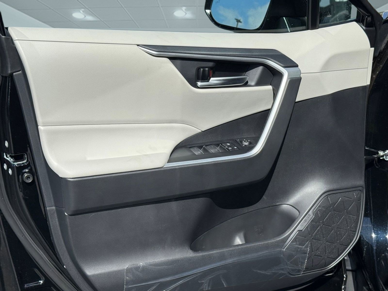 Certified 2025 Toyota RAV4 XLE w/ Convenience Package image 13