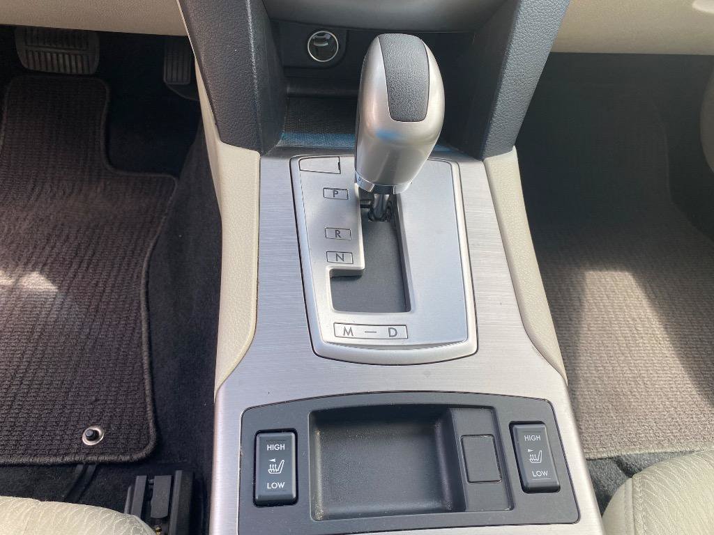 Used 2010 Subaru Outback 2.5i Premium AWD/4WD image 31