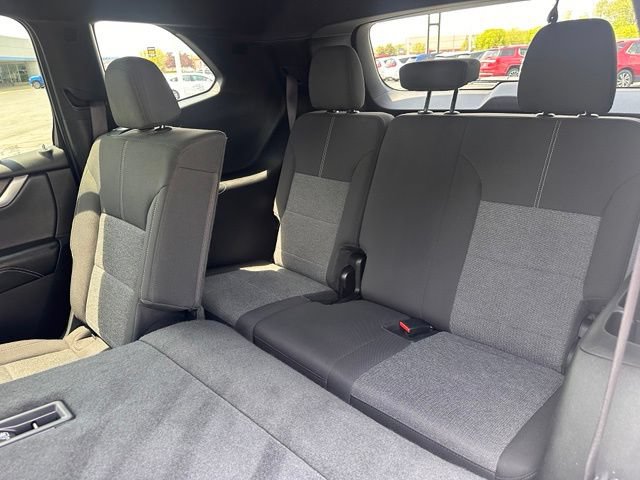 Used 2025 GMC Acadia Elevation AWD/4WD image 12