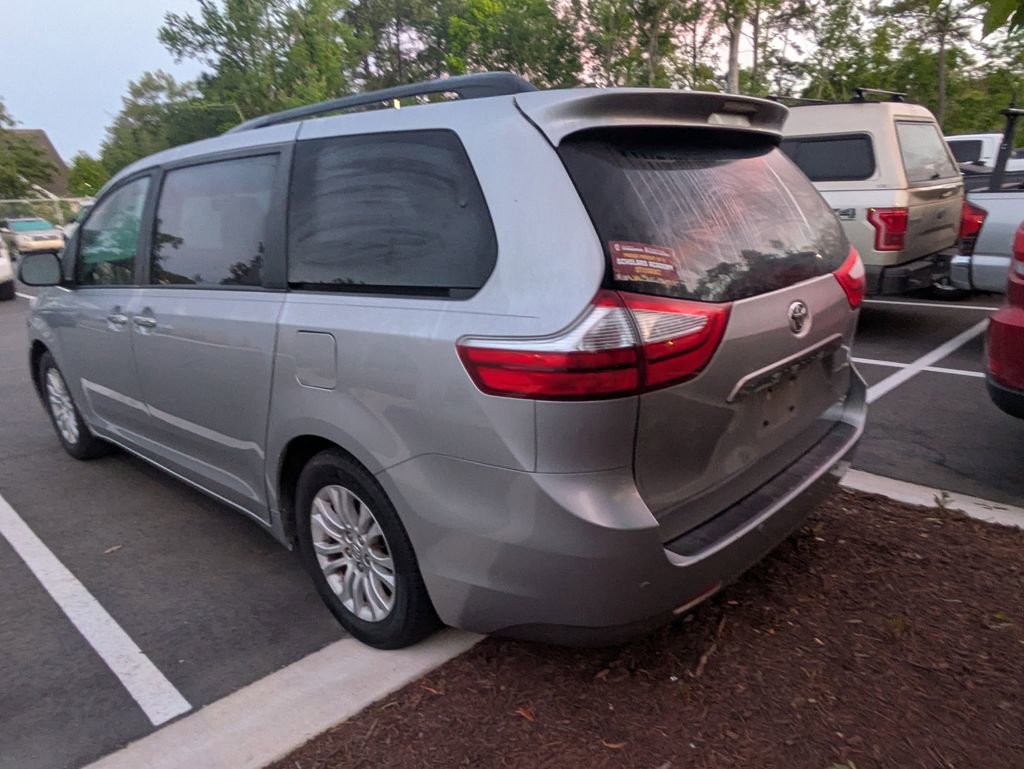 Used 2015 Toyota Sienna XLE Premium FWD image 5