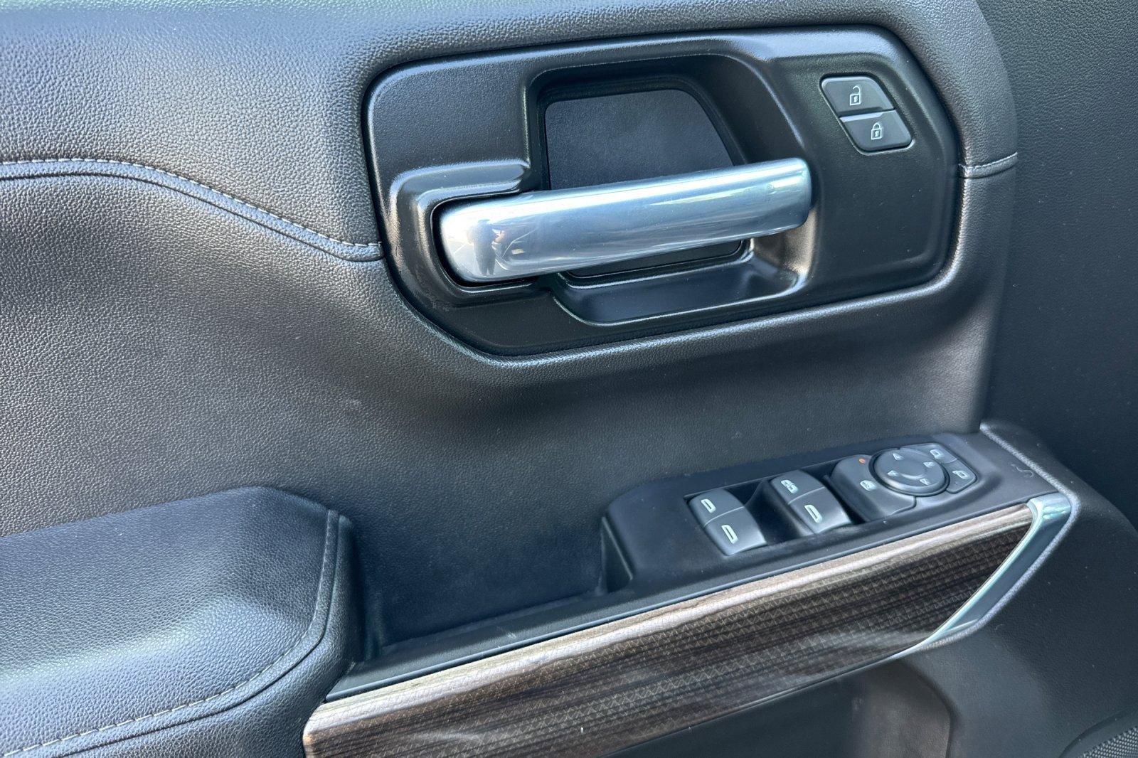 Used 2022 Chevrolet Silverado 1500 LT image 10