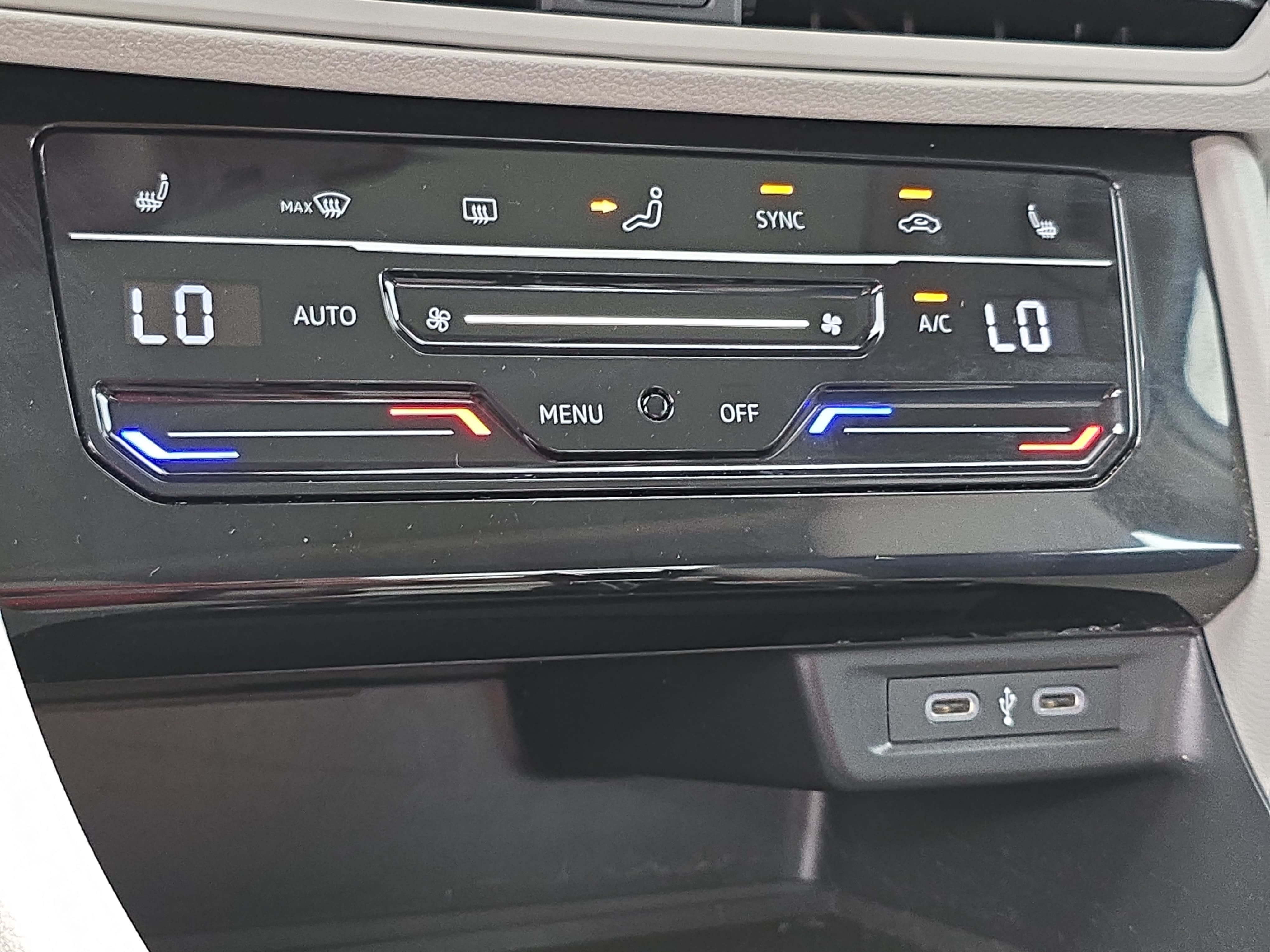 Certified 2025 Volkswagen Jetta SE w/ Sunroof Package FWD image 23