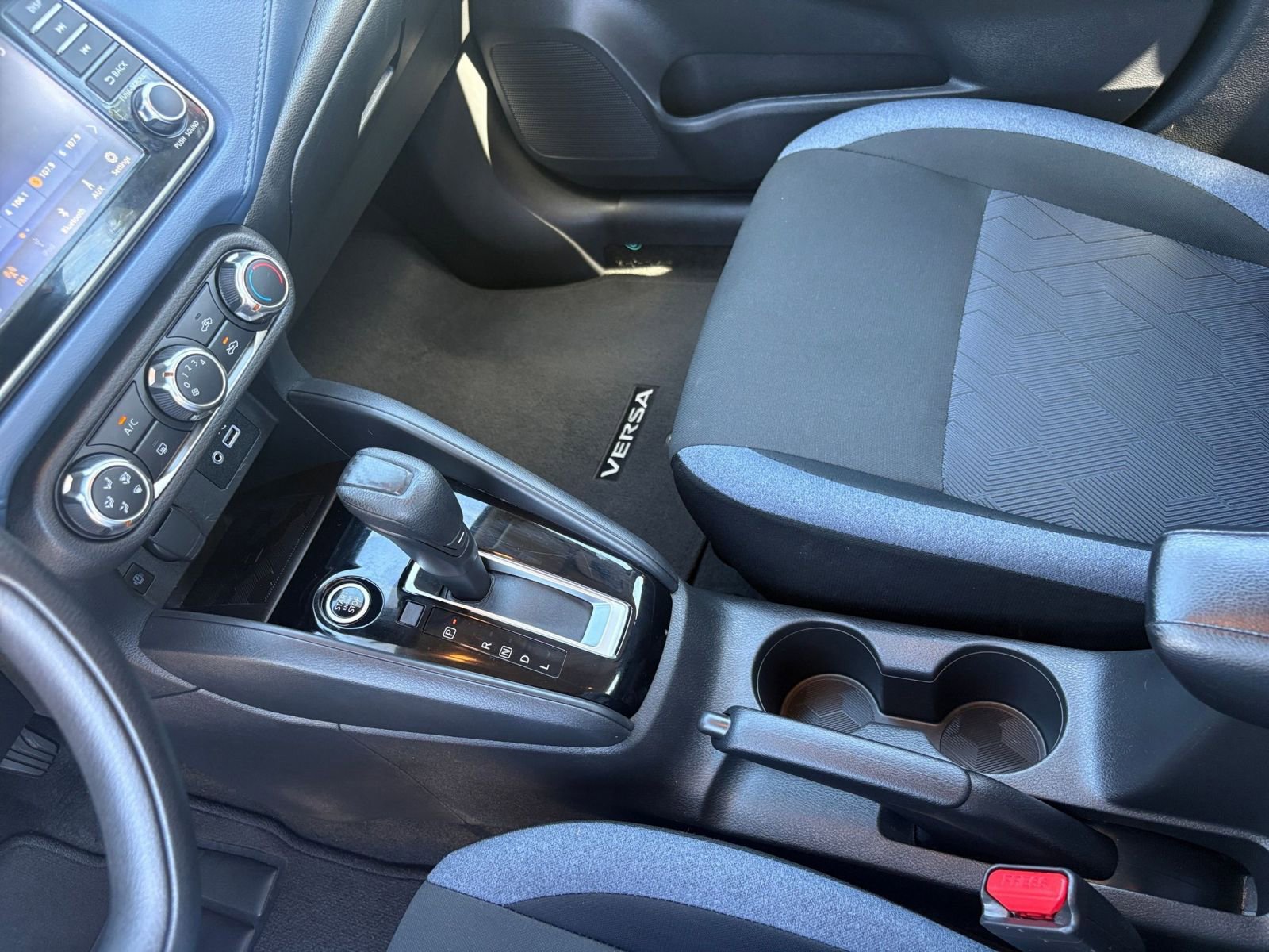 Used 2025 Nissan Versa SV image 39