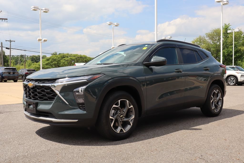 Used 2025 Chevrolet Trax LT w/ Driver Confidence Package FWD image 6
