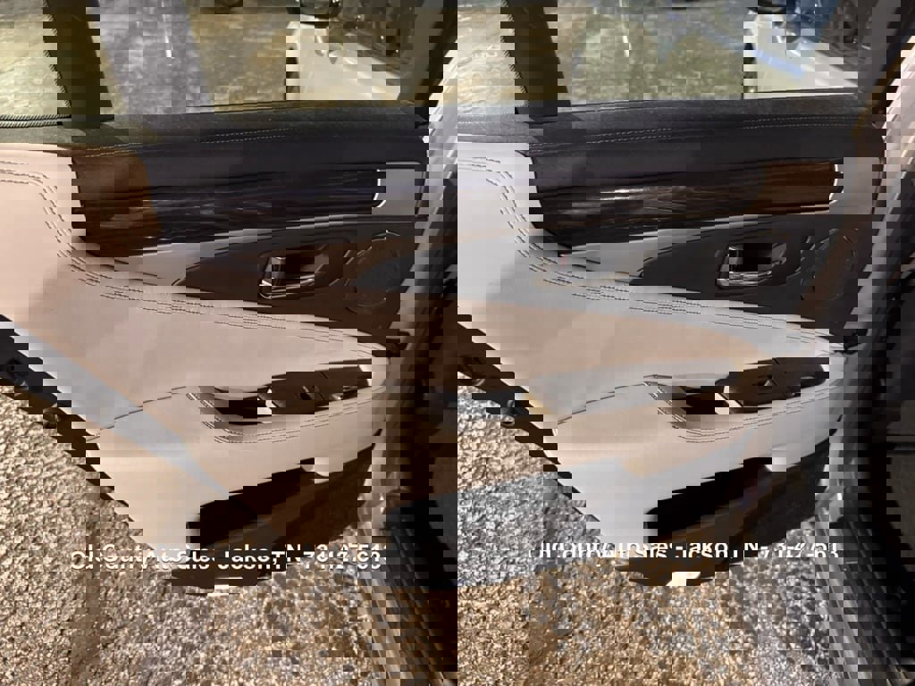 Used 2014 Lexus LS 460 image 17