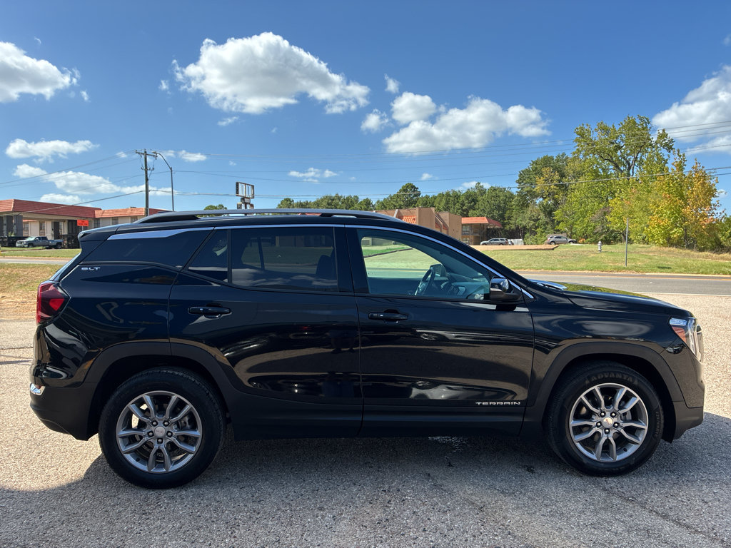 Used 2024 GMC Terrain SLT AWD/4WD image 10